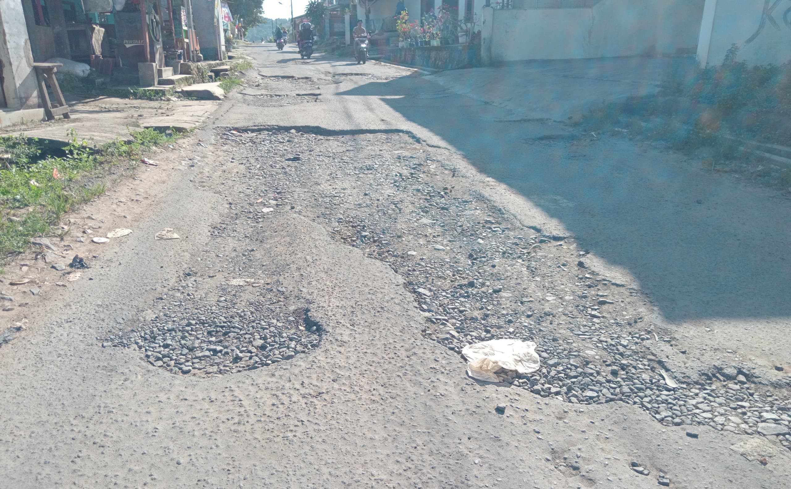 Warga Taktakan Minta Pemkot Serang Perbaiki Kerusakan Jalan 45