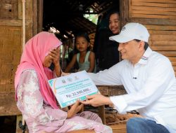 Rumah Panggung Nyaris Roboh, Wagub Banten A Dimyati Natakusumah Salurkan Bantuan RTLH