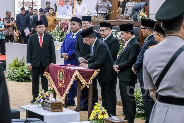 DPRD Banten Gelar Rapat Paripurna Istimewa, Gubernur Andra Soni Sampaikan Pidato Sambutan Periode 2025–2030