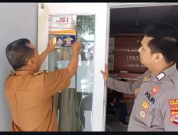 Tingkatkan Pelayanan, Polsek Serang Polresta Serkot Sosialisasi dan Pasang Stiker Layanan Call Center 110