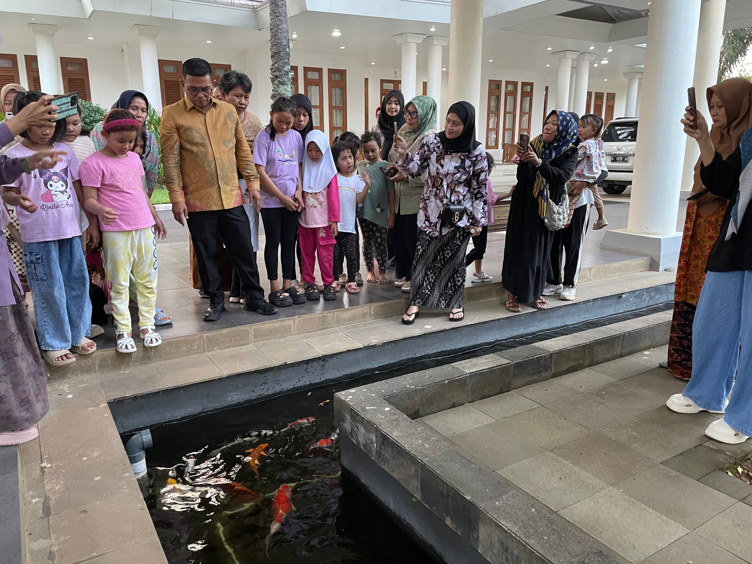 Gubernur Banten Andra Soni Perkenalkan Anak-anak Sejarah dan Lingkungan Gedung Negara
