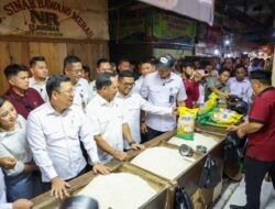 Gubernur Banten Andra Soni Dampingi Mendagri Tinjau Harga Pangan di Pasar Induk Rau, Kota Serang