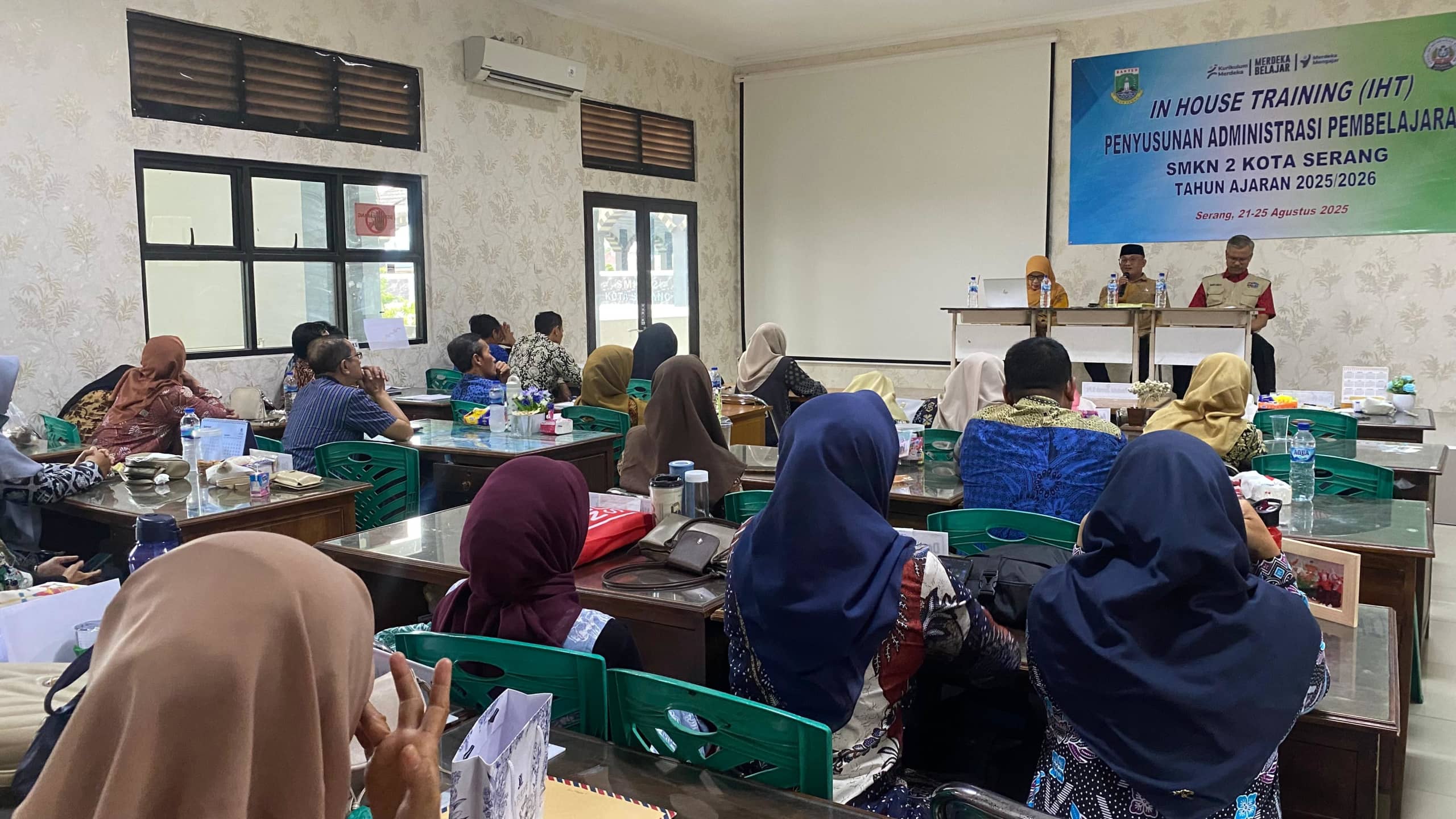 Optimalisasi Kurikulum Merdeka, SMKN 2 Kota Serang Gelar IHT