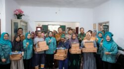 Tinawati Andra Soni Salurkan Bantuan Alat Dapur bagi 33 Keluarga Korban Bencana di Anyer