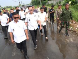 Gubernur Andra Soni Tinjau Pembangunan Frontage Flyover Unyur untuk Atasi Kemacetan